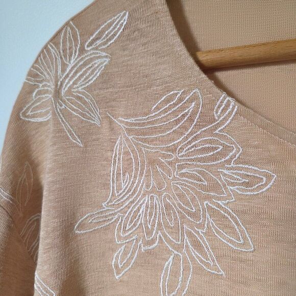 EUC CHICO'S TAN EMBROIDERED CUFFED LINEN TAN TOP SIZE 1 / WOMENS M - Picture 12 of 16